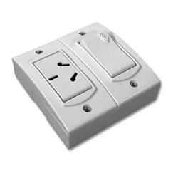 PUNTO Y TOMA 10A BIPOLAR BLANCO  EXTERIOR EXTRACHATA